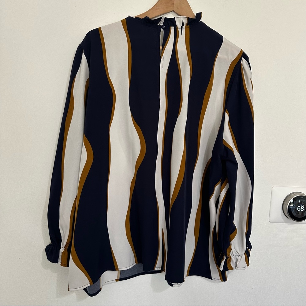 Women’s Abstract Gold Navy and White Ruffle Neck Blouse size XXL - Picture 7 of 7